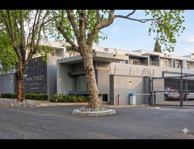 3 BEDROOM PROPERTY TO RENT IN OAKLANDS